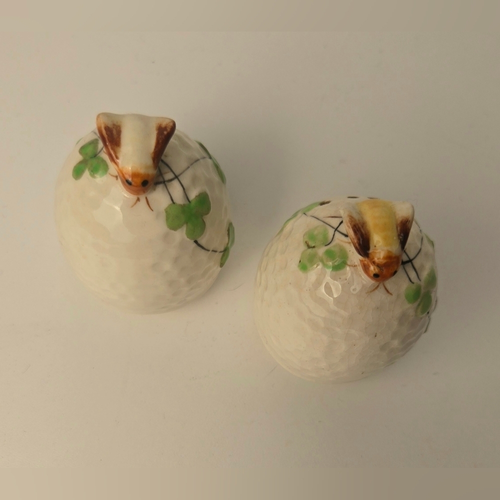 Vintage Japan Bee Beehive Salt Pepper Shakers Ceramic Honeybee Set - Picture 9 of 11